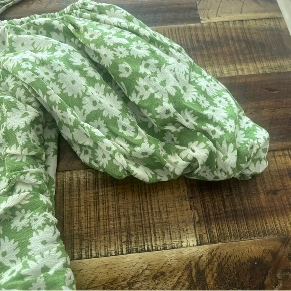 ASTR The Label Green and White Floral Top - Picture 5 of 8